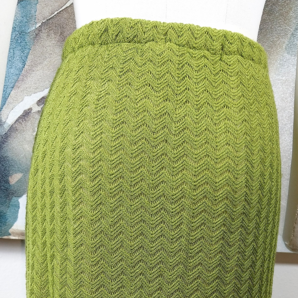 💲 Sold💲Green Chevron Skirt